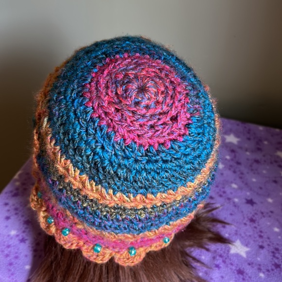 Crochet flower beanie medium/adult :large/child size soft acrylic yarn new - Picture 5 of 6